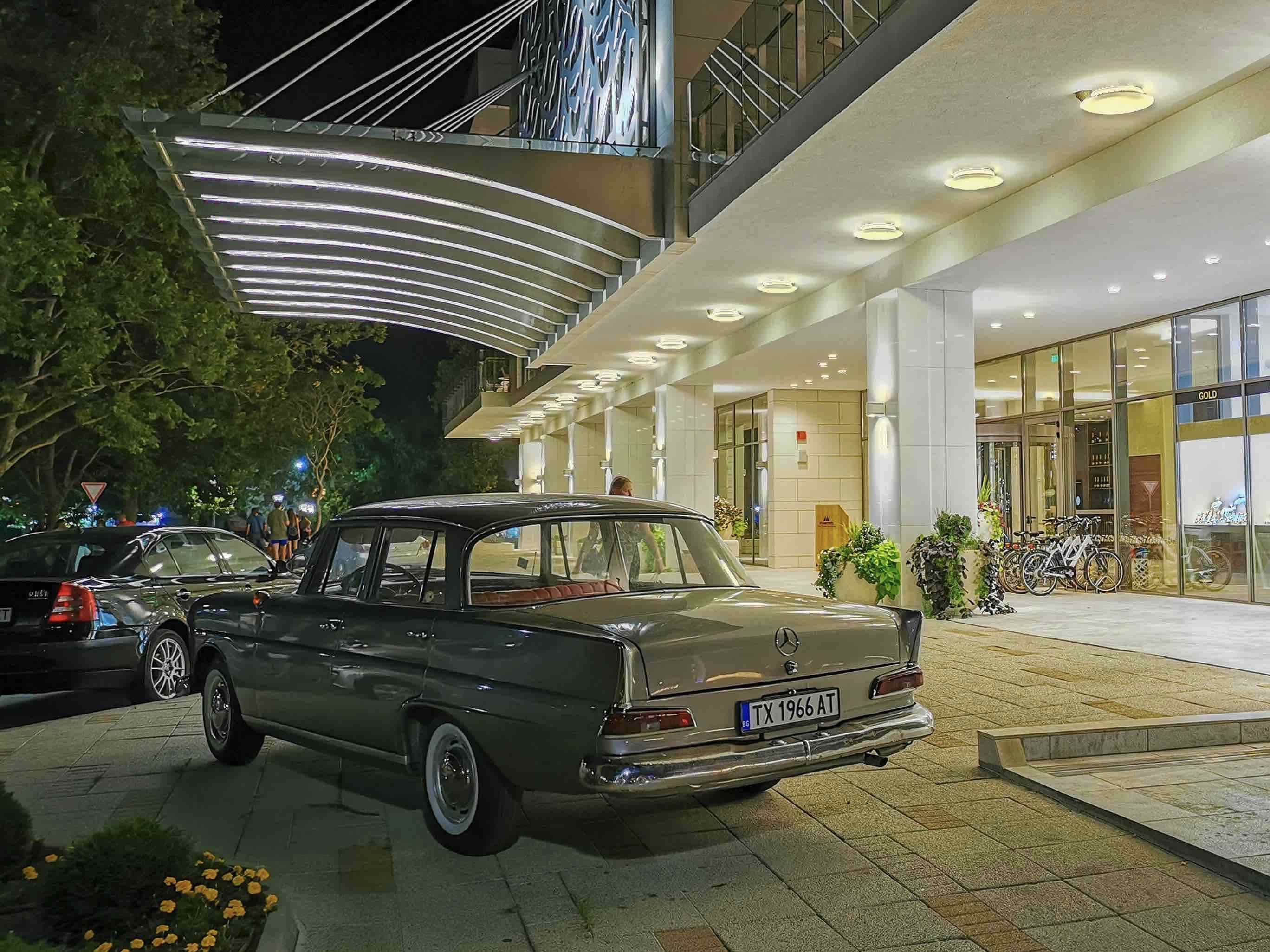 image of hotel entrance