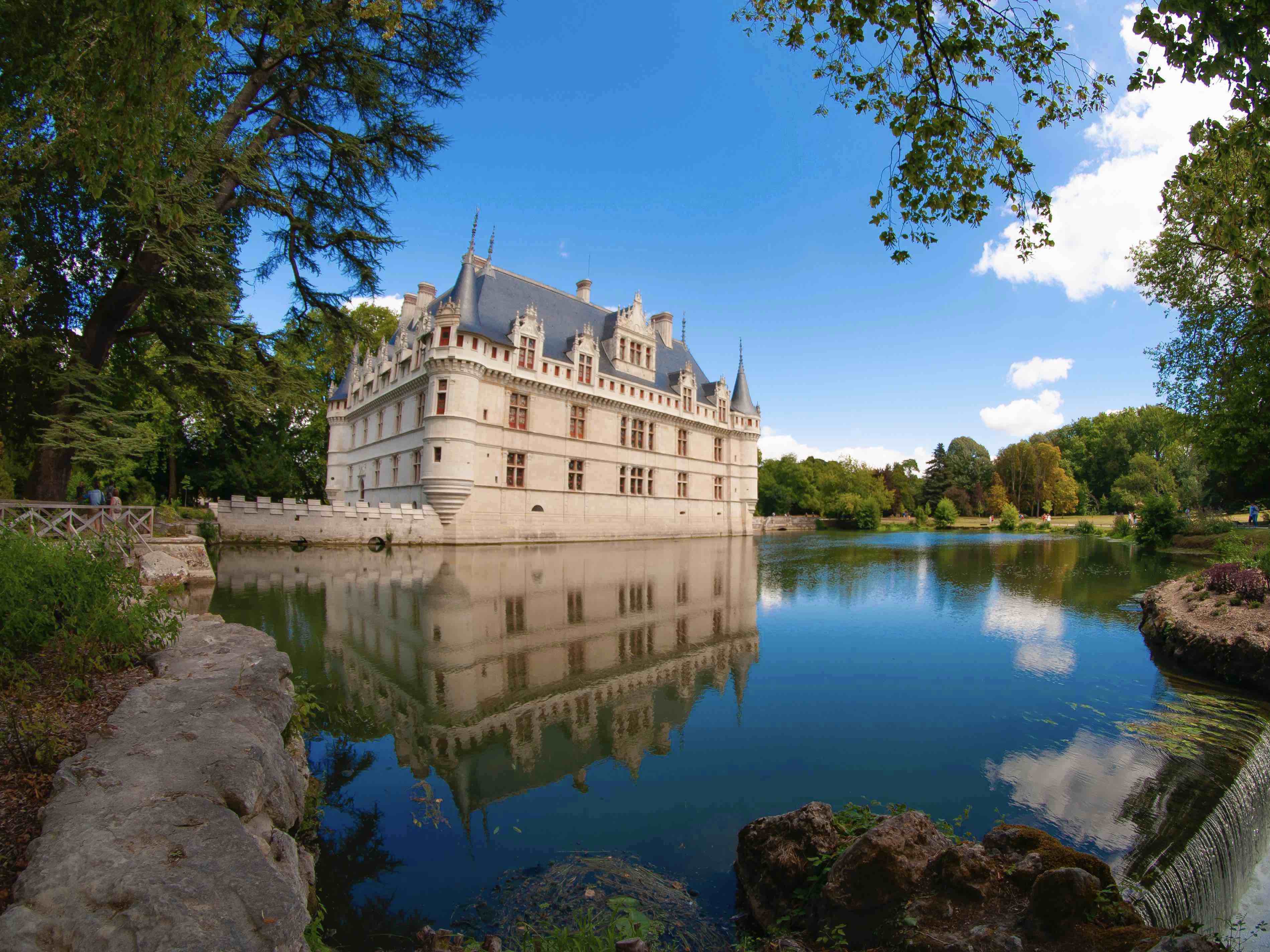 image of a castle hotel